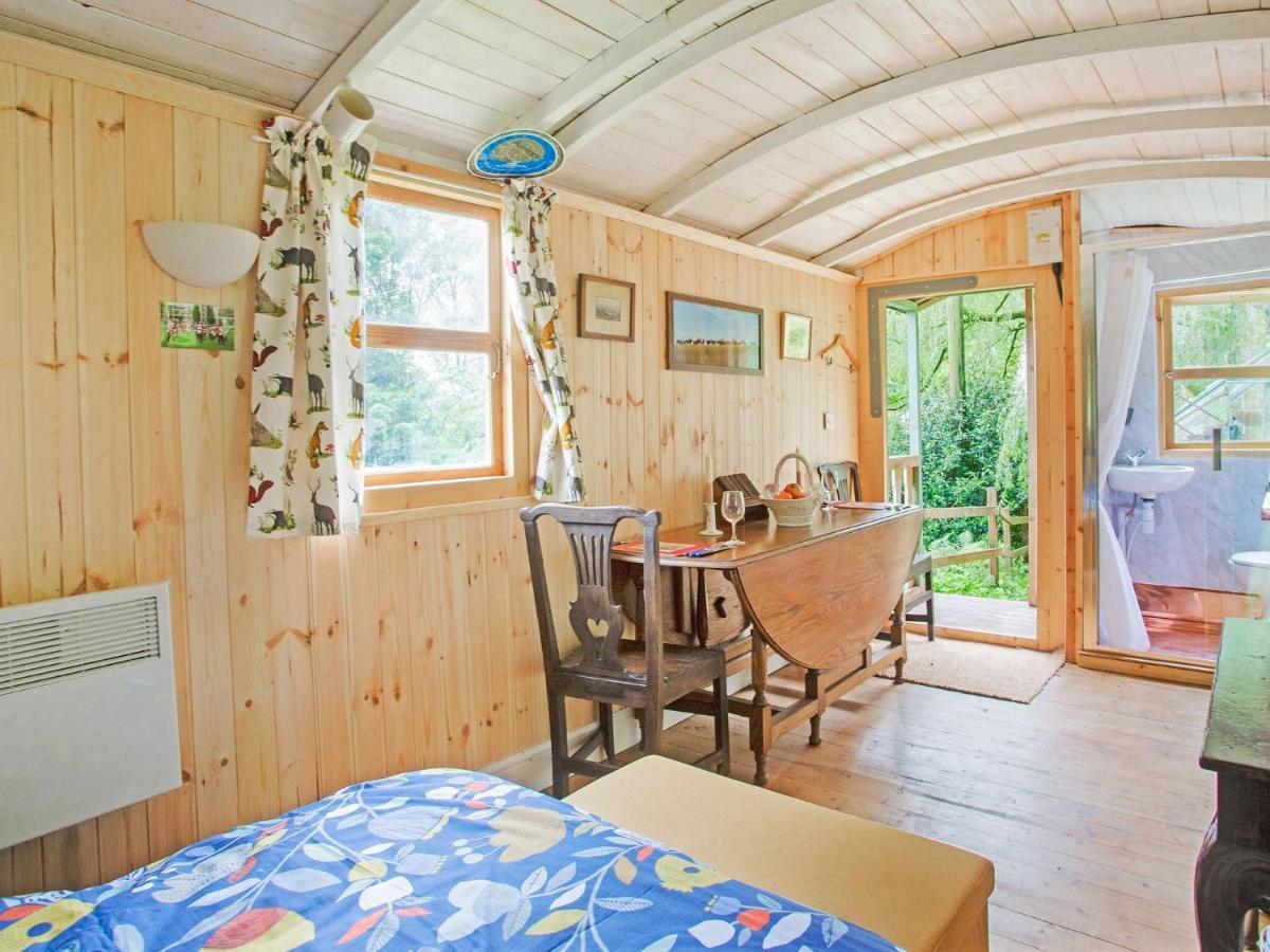 Hill View Holiday Home With Garden 汤顿 外观 照片