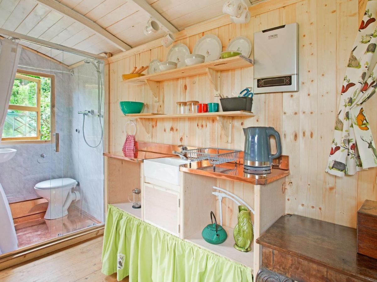 Hill View Holiday Home With Garden 汤顿 外观 照片