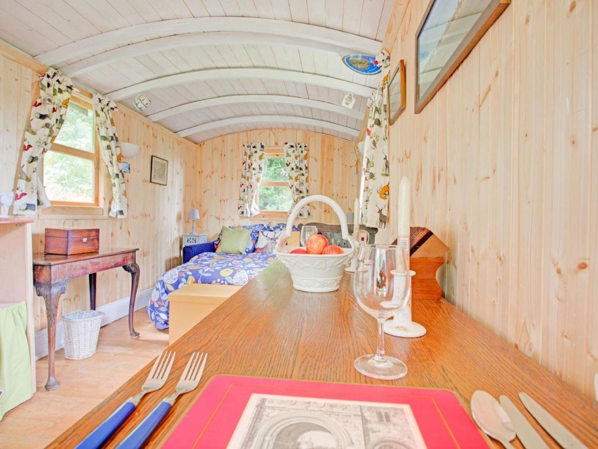 Hill View Holiday Home With Garden 汤顿 外观 照片