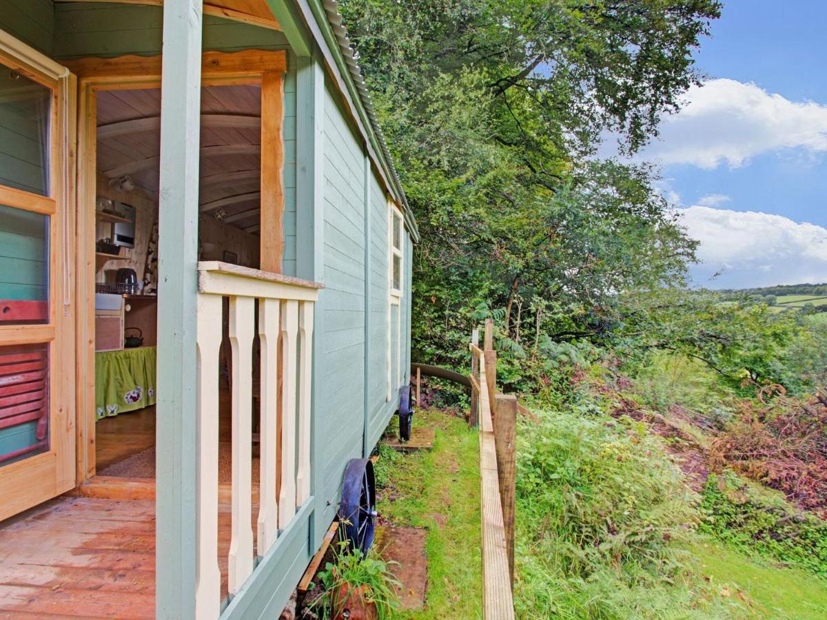 Hill View Holiday Home With Garden 汤顿 外观 照片