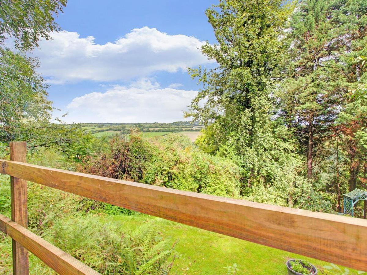 Hill View Holiday Home With Garden 汤顿 外观 照片