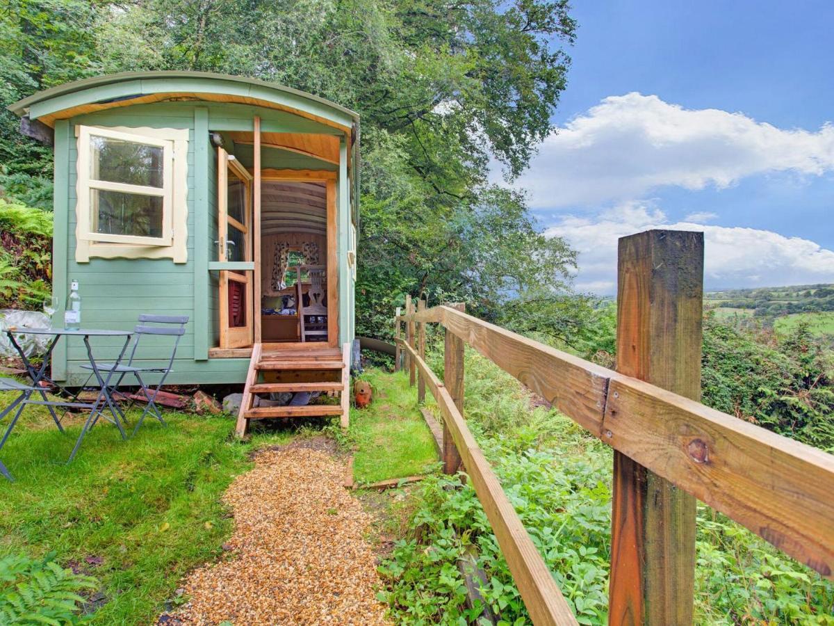 Hill View Holiday Home With Garden 汤顿 外观 照片