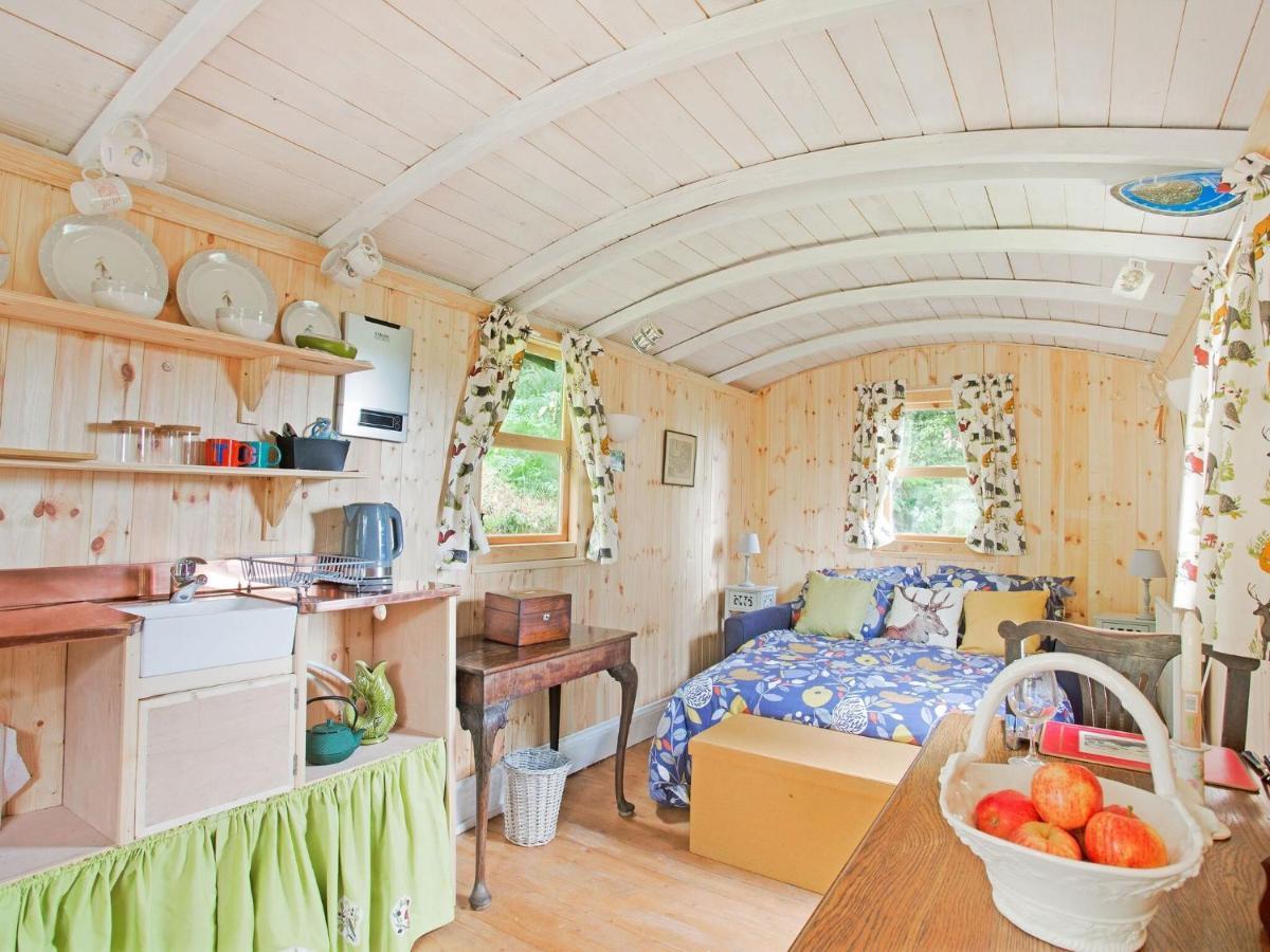 Hill View Holiday Home With Garden 汤顿 客房 照片